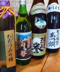 隠岐の島の海藻焼酎や日本酒が楽しめます！「隠岐の味 鶴丸」