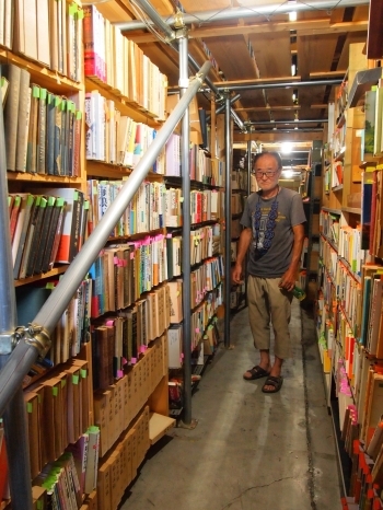 ネットショップで販売する本を倉庫で管理しています。「写楽堂」