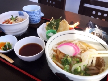 限定２０食！　大人気のランチセット「うどん よねだ屋」