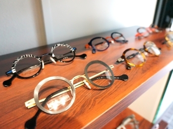 各ブランドメガネの他に、お子様用メガネやサングラスもあります「オオクシメガネ」