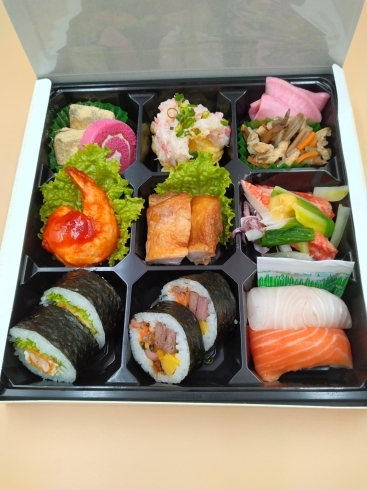 「お弁当　折詰め　♪」