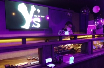 VDJを導入。お客さんの前に立ちたい方、お待ちしています！「DJ&Bar Y's」