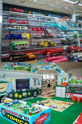 トミカの販売・展示だけでなく、実際に遊べるプレイスペースも「青森トヨペット 八戸本店」