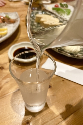 日本各地から集めた日本酒を皆で飲み比べるのもよし◎「一酒一会 一咲」