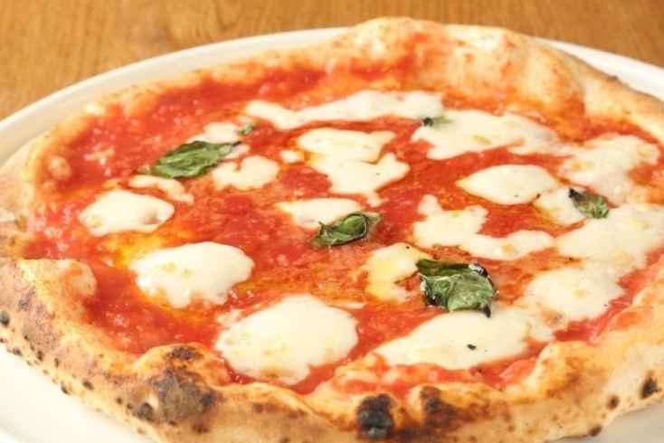 「ピッツェリア アネッロ」大きなピザ窯のあるお洒落な店内で本格ピッツァをどうぞ。