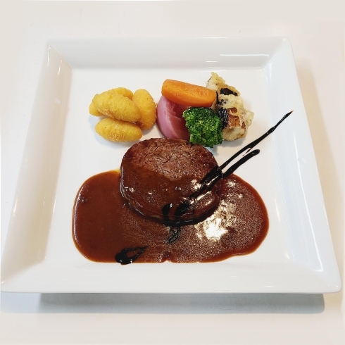 「【国産牛フィレ肉のステーキ】Shikaのレストランで、ゆっくりとお食事はいかがですか。」