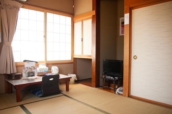 6畳客室の雰囲気。お一人様だとゆったりです。「須田屋旅館」