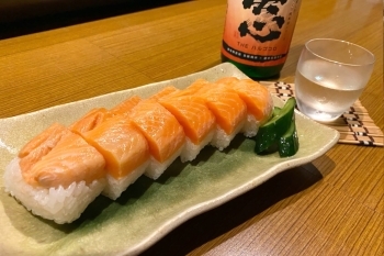 しっとりと肉厚なますを使ったますの寿司「いっぷく居酒屋 わ田ちゃん」