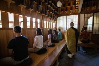 毎月1日・15日に行われる月例坐禅会「庵原山一乗寺」