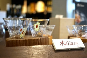 ガラスのハンドメイド酒器
可愛らしいデザインで贈り物に最適です「矢島酒店」
