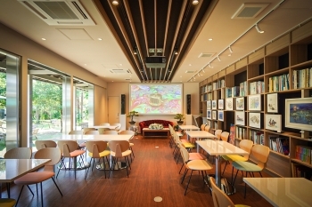 カフェとしても寛げる橘ギャラリーでは随時イベントも開催「玉泉山 安国院 with 橘Gallery」