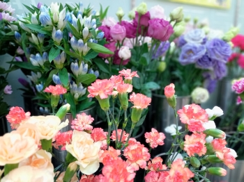 六日町イオン店にも生花あり。買い物している間に花束用意します「フローリストたかの」