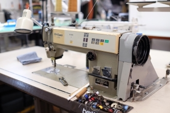 お直し業を始めたころから愛用している大切なミシンです「永澤縫製所」