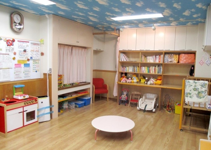 「北新宿子ども家庭支援センター」男子・女子トイレに設備あり、だれでもトイレは3階の生涯学習館にあります