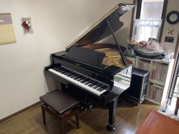 グランドピアノでレッスン
幼い頃から本物に触れ、感性も豊かに「山口音楽教室」