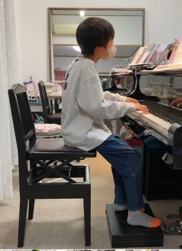 暗譜が出来ずに苦戦してます「ピティナコンペが近づいて参りました。ソロ、連弾共に練習に力が入ります。新潟市のピアノ教室です。」