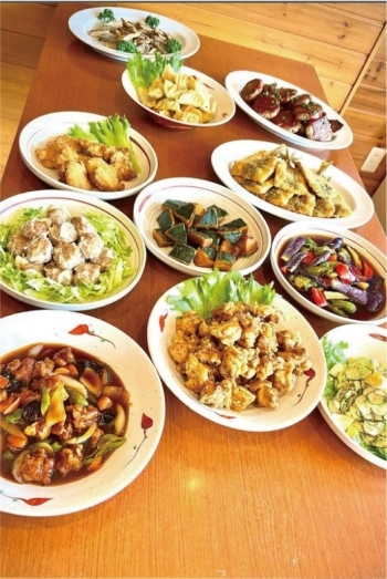 お惣菜を中心とした『定食メニュー』
※メニューは日替わりです
「中華レストラン 東来」