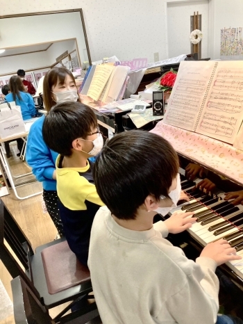 レッスン風景「わたなべともこピアノ教室」