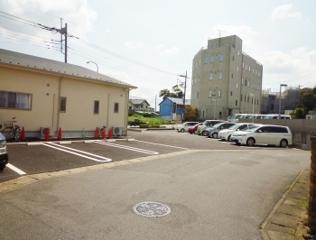 駐車スペースは１０台完備。お車でも安心してご来院ください「木村歯科医院」