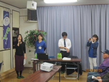 講師はメディカルトピア草加病院<br>（左から）管理栄養士・岡村さん、言語聴覚士・篠塚さん、薬剤師・澤村さん、言語聴覚士・白石さんです。<br>