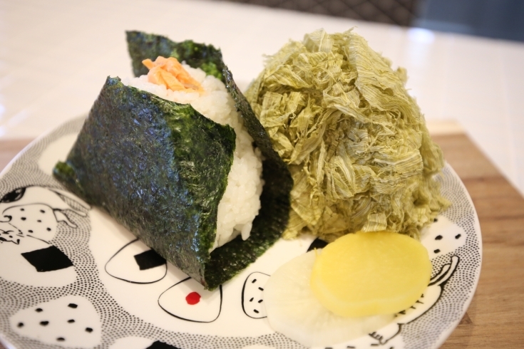 「onigiriya にこまる」福島と青森の食材がコラボ♪　いつでも出来立て大きなおにぎり！