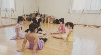 頭も身体も柔軟性が高い幼少期からのレッスンがおすすめです！「山崎麻矢モダンバレエスタジオ」