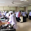 “長野県上田千曲高等学校”で味噌仕込み実習