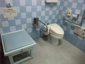多目的トイレ内部「落合第一特別出張所」