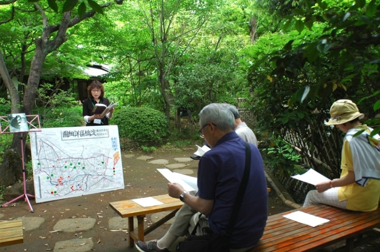 林芙美子記念館にて<br>ちょこっと、立ち寄ってみたら、なんと<br>よみきかせの土曜朗読会が開かれていました