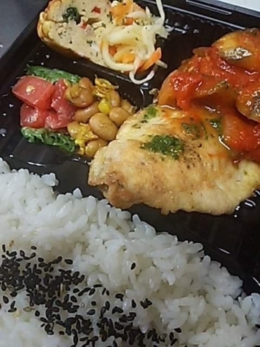 お弁当「明日8日ランチ営業12時からです(*´∇｀*)」