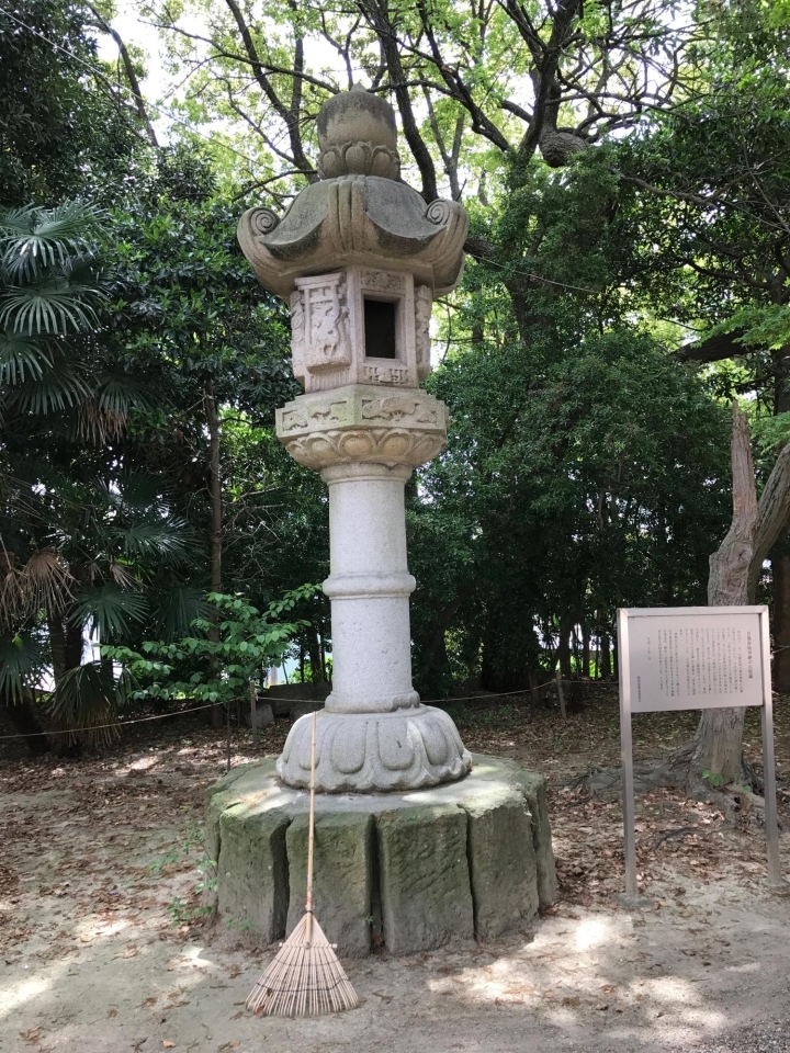 岩瀬弥助奉納の石灯籠
