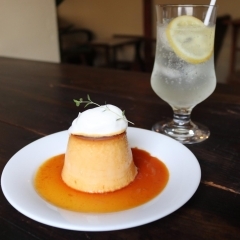 カフェと古道具 ハナモモ【中央区下大川前通】