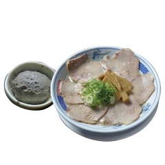 チャーシュー麺（煮干し豚骨）