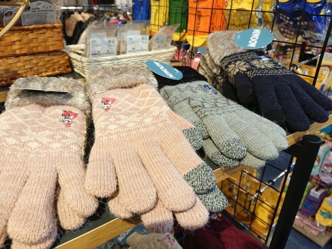 手袋やルームシューズもございます「秋冬もの続々入荷中！！」
