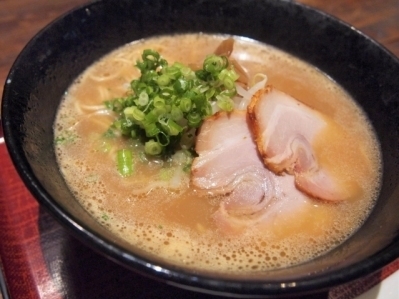 イチオシは「屋台風ラーメン」元精肉店が営む食堂