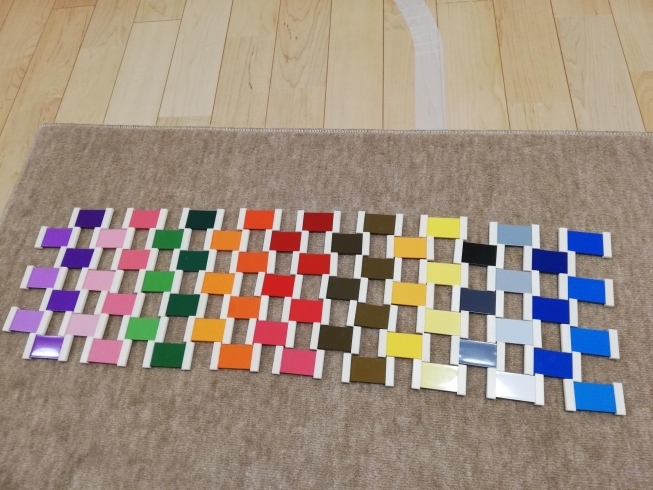 色板3　市松模様作り「感覚教具　色板の紹介　つくば市高野台です。」