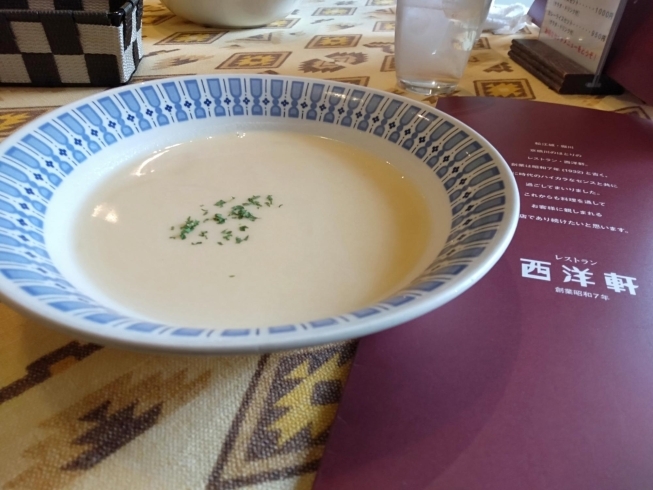 優しい味わいのスープも付きます。「近場で食の探訪☆松江☆洋食編」