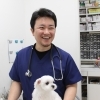 患者のためなら連日泊まり込み。徹底的に命に寄り添う獣医さん