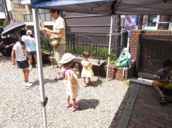 未就学児の子にはシャボン玉をプレゼント！楽しく遊んでいます。