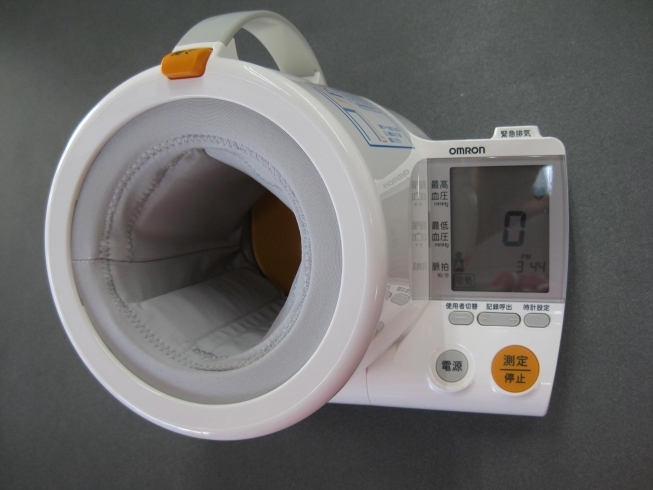 信頼あるオムロン製「新入荷　ラクラク簡単に測れる　血圧計！　有限会社大継時計電気店　湖南市石部」