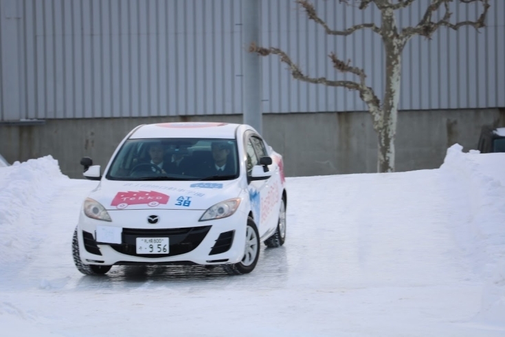 タイヤにロックがかかった状態も体験。「❄️冬道講習のご案内☃️」