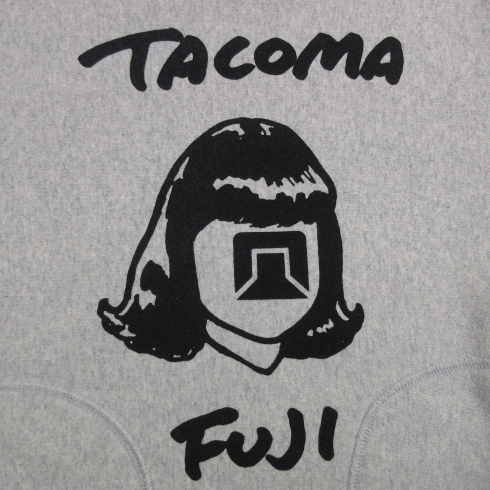 「TACOMAFUJI RECORDS（タコマフジレコード)　TACOMA FUJI HANDWRITING LOGO HOODIE　ポケットがセパレートの縫い付け仕様で雰囲気◎　」