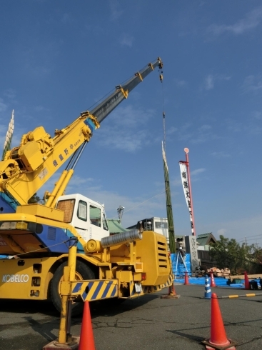 門松吊り１「毎年恒例！！　成田山大阪別院　明王院　門松設置作業」