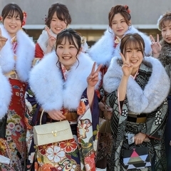 令和4年成人式記念式典が、2022年1月9日(日)、西条市総合文化会館 と 西条市丹原文化会館で開催されました!