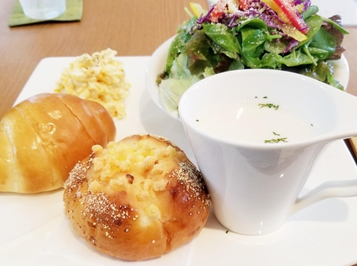 【そばつる徳 & パンカフェJUJU】