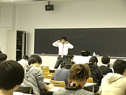 「自分の思いが強ければ、中小企業では早くから一線で活躍できる！」と、手塚さんの言葉は熱い。