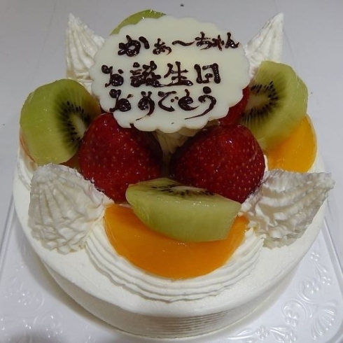 お誕生日デコレーションケーキ「ハート形のデコレーションケーキ！【京阪牧野駅から徒歩4分】」