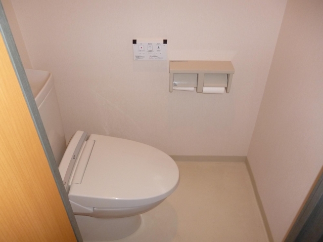 工事前の写真「トイレのプチリフォーム、内装工事。【行徳・市川市・浦安市・江戸川区周辺でリフォームをお考えなら東京ベイサービスグループ】」