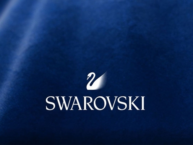 「swarovskiの青いメガネ」