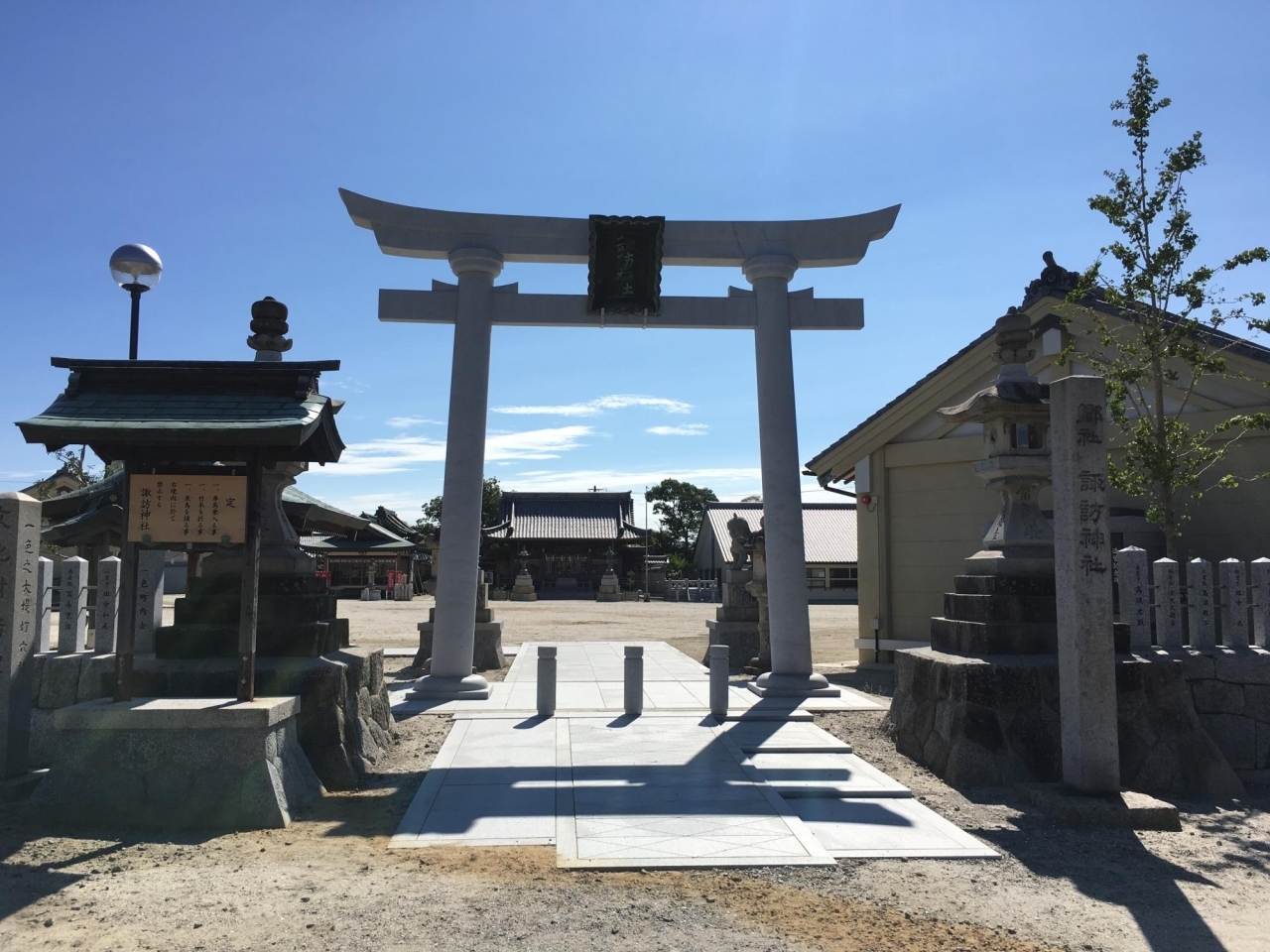 三河一色諏訪神社入り口